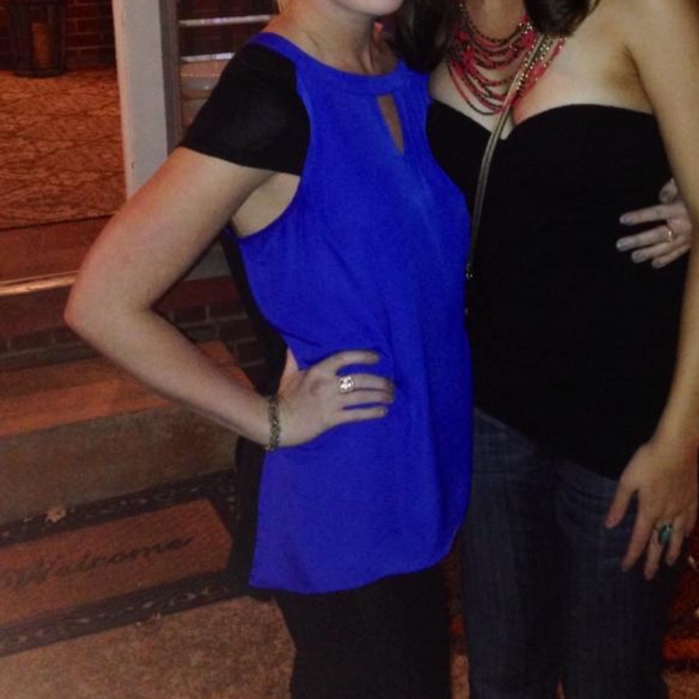 Kensie keyhole cutout blouse shirt top in blue and black